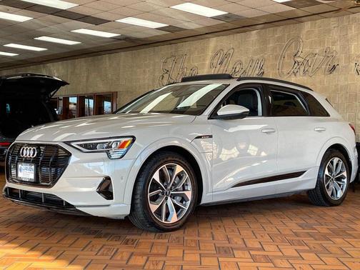 2021 Audi e-tron Premium Plus