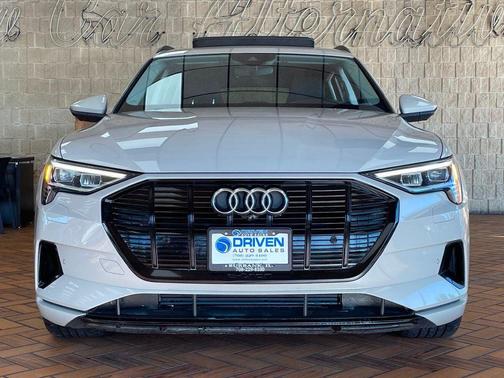 2021 Audi e-tron Premium Plus