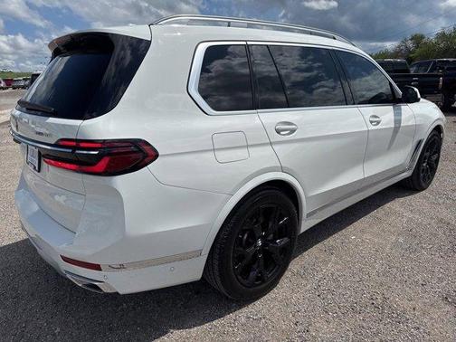 2024 BMW X7 xDrive40i