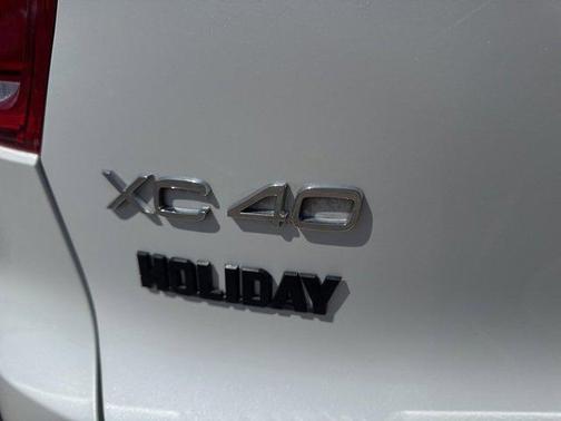 2023 Volvo XC40 B5 Plus Bright Theme