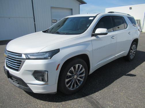 Iridescent Pearl Tricoat 2022 Chevrolet Traverse Premier
