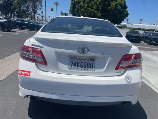 Super White 2011 Toyota Camry SE