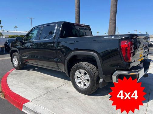 Onyx Black 2022 GMC Sierra 1500 SLE