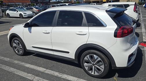 Snow White Pearl 2022 Kia Niro EV S