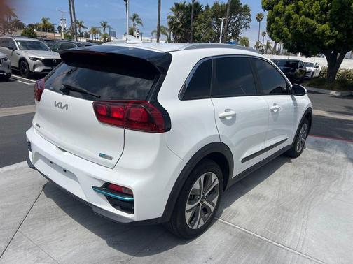 Snow White Pearl 2022 Kia Niro EV S