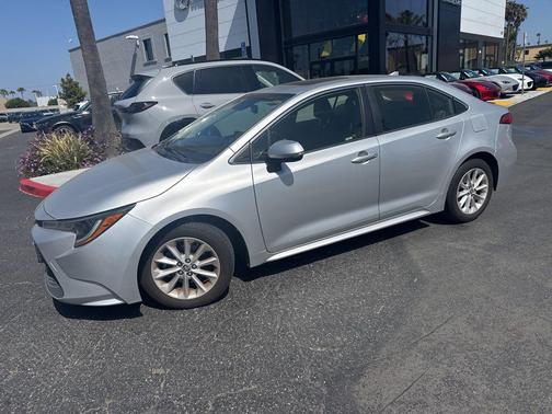 Classic Silver Metallic 2020 Toyota Corolla XLE