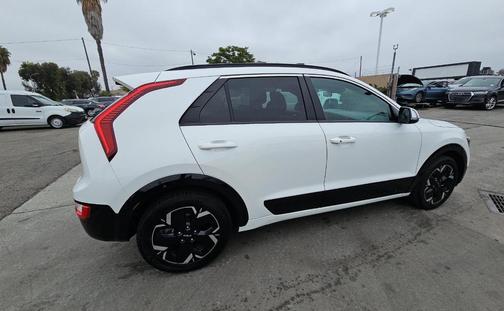 Snow White Pearl 2023 Kia Niro EV Wind