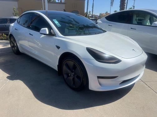 Pearl White Multi-Coat 2023 Tesla Model 3 Standard Range