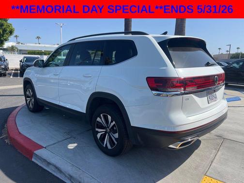 Opal White Pearl 2024 Volkswagen Atlas 2.0T SE