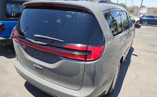 Ceramic Gray Clearcoat 2022 Chrysler Pacifica Touring L