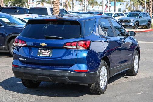 Blue Glow Metallic 2022 Chevrolet Equinox LS