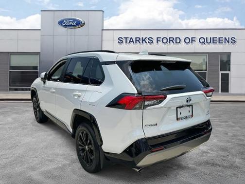 2024 Toyota RAV4 SE