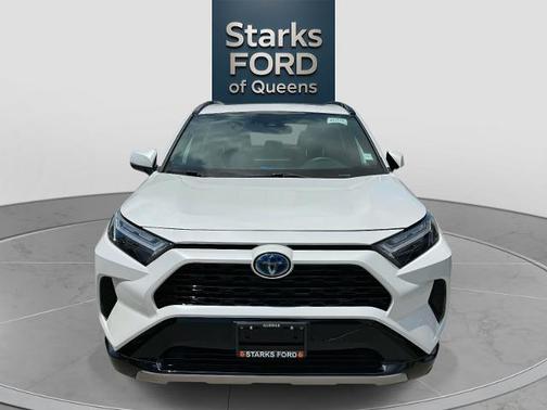 2024 Toyota RAV4 SE