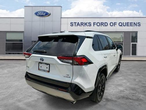 2024 Toyota RAV4 SE