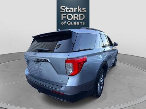 ICONIC SILVER METALLIC 2023 Ford Explorer XLT