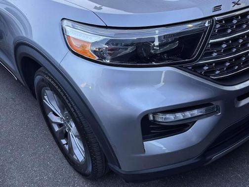ICONIC SILVER METALLIC 2023 Ford Explorer XLT