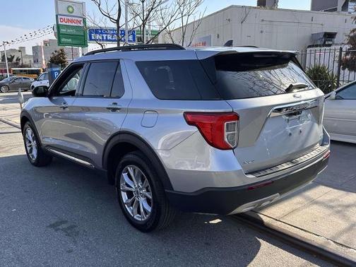ICONIC SILVER METALLIC 2024 Ford Explorer XLT