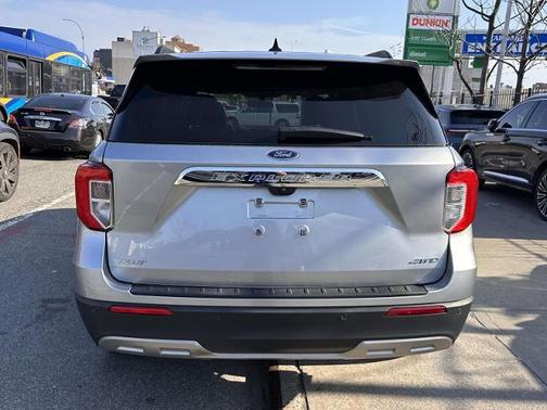 ICONIC SILVER METALLIC 2024 Ford Explorer XLT