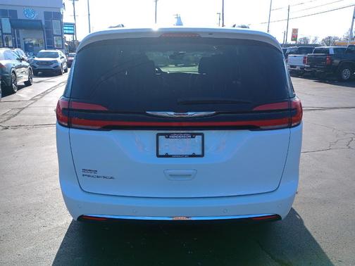 2021 Chrysler Pacifica Touring-L