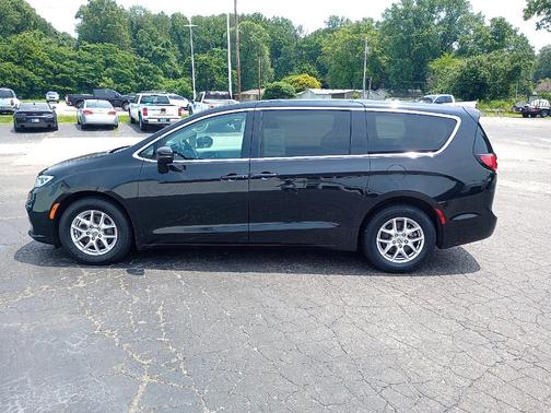 2023 Chrysler Pacifica Touring-L