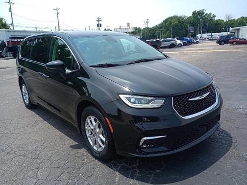 2023 Chrysler Pacifica Touring-L