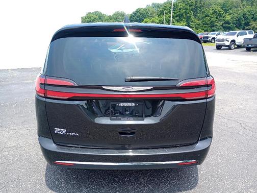 2023 Chrysler Pacifica Touring-L