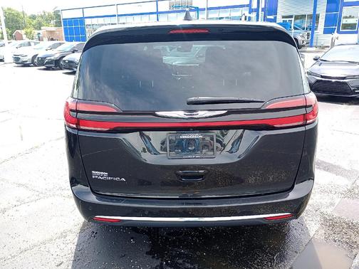 2023 Chrysler Pacifica Touring-L