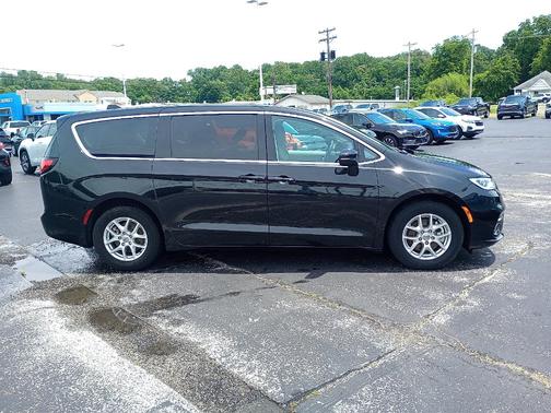2023 Chrysler Pacifica Touring-L