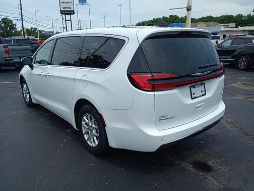 2023 Chrysler Pacifica Touring-L