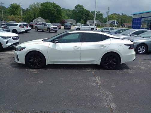 2023 Nissan Maxima SR