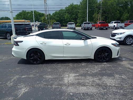 2023 Nissan Maxima SR