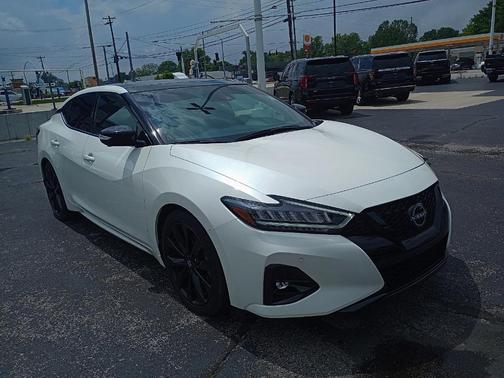 2023 Nissan Maxima SR