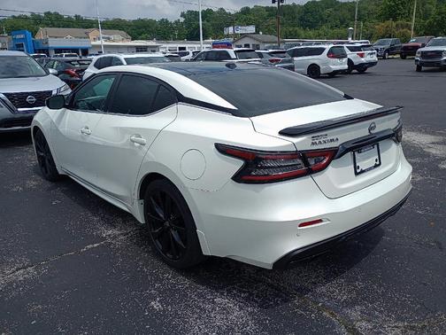 2023 Nissan Maxima SR