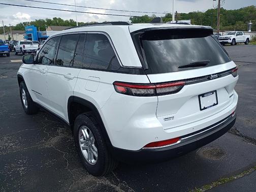 2022 Jeep Grand Cherokee Laredo