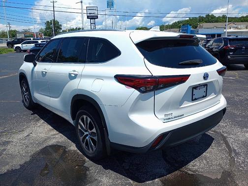 2022 Toyota Highlander Hybrid XLE