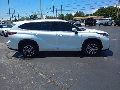 2022 Toyota Highlander Hybrid XLE