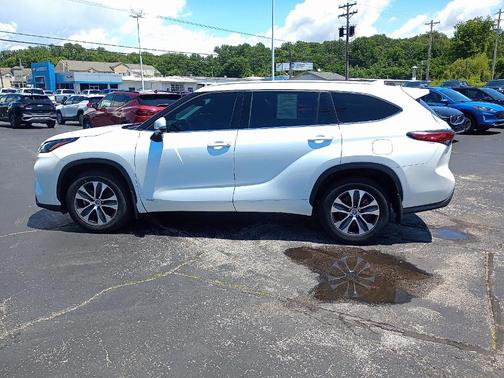 2022 Toyota Highlander Hybrid XLE