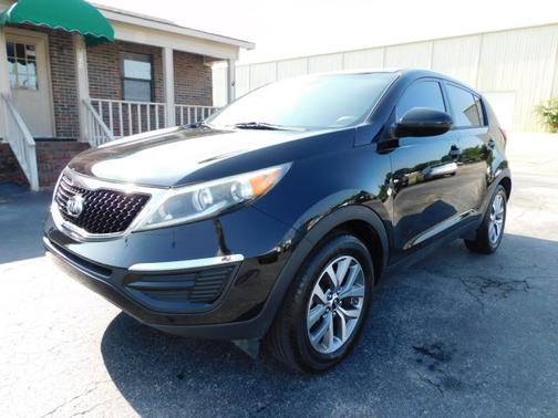 Photo 2 of 19 of 2016 Kia Sportage LX