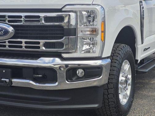 Oxford White 2025 Ford F-250 XLT