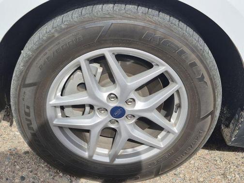 Oxford White 2022 Ford Edge SEL