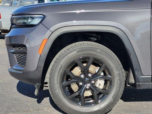 Metallic 2024 Jeep Grand Cherokee Laredo
