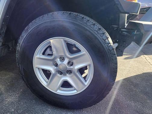 Sting Gray Clearcoat 2019 Jeep Wrangler Sport