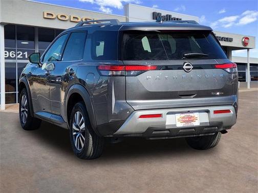 2025 Nissan Pathfinder SL