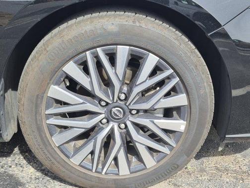 Black 2025 Nissan Altima SV