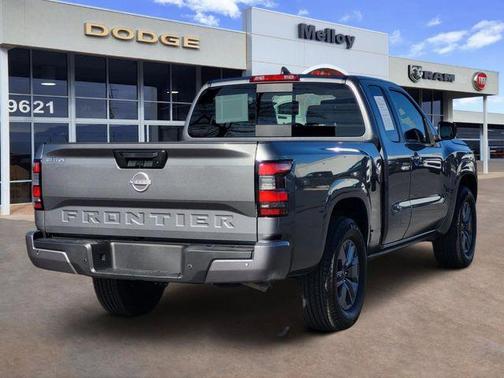 2025 Nissan Frontier SV