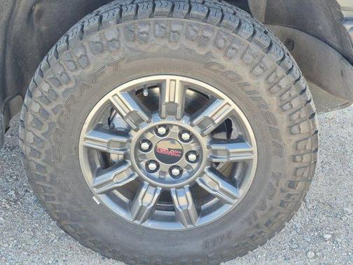 Summit White 2024 GMC Sierra 1500 AT4X