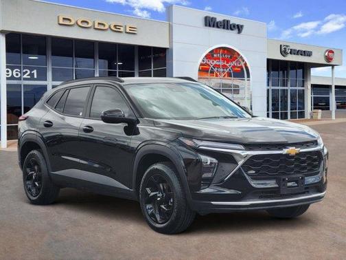 Black Metallic 2025 Chevrolet Trax LT
