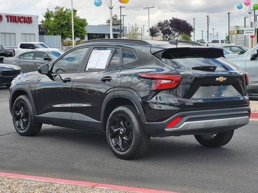 Black Metallic 2025 Chevrolet Trax LT