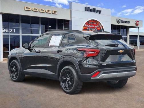 Black Metallic 2025 Chevrolet Trax LT
