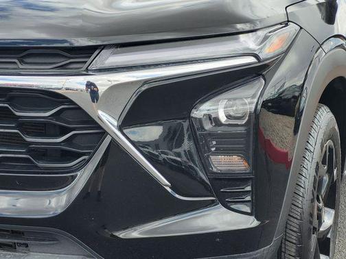 Black Metallic 2025 Chevrolet Trax LT